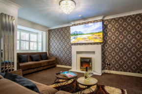 Charming Deluxe 5 Bed House -Free Parking- Sleeps 10